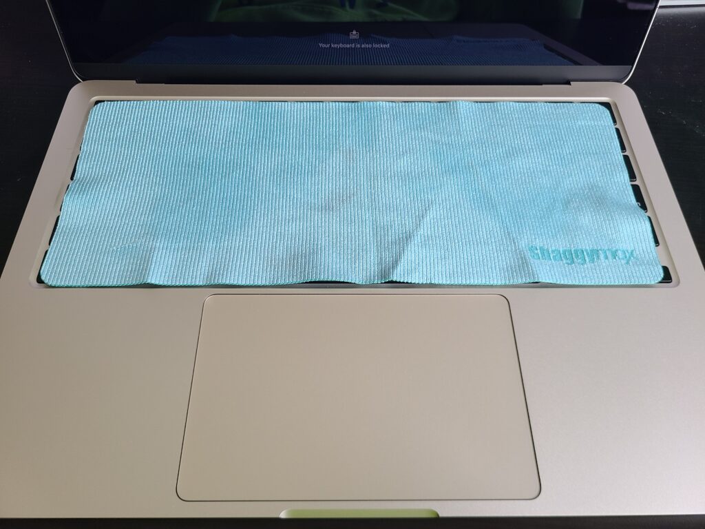 shaggymax macbook air m2 shrinks