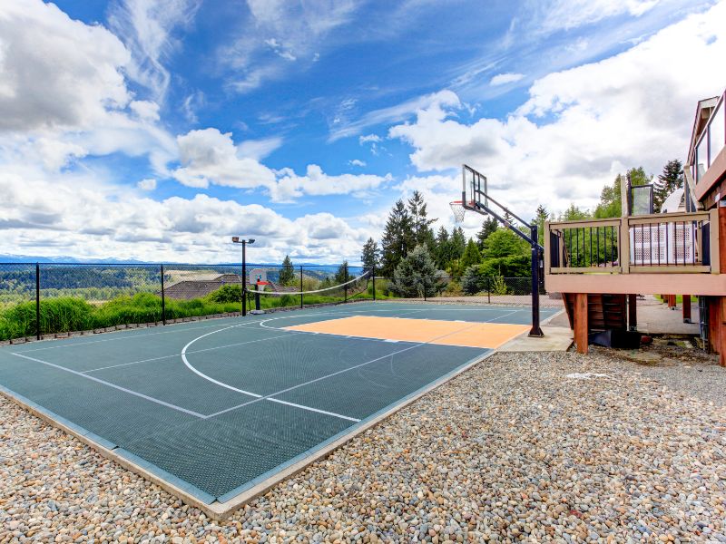 Rent out your private basketball court and make money with Swimply!